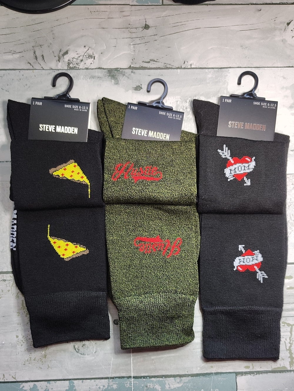 🧦Steve Madden Black & Olive Crew Socks with Pizza, Hustle & Mom Design 3pr.🧦